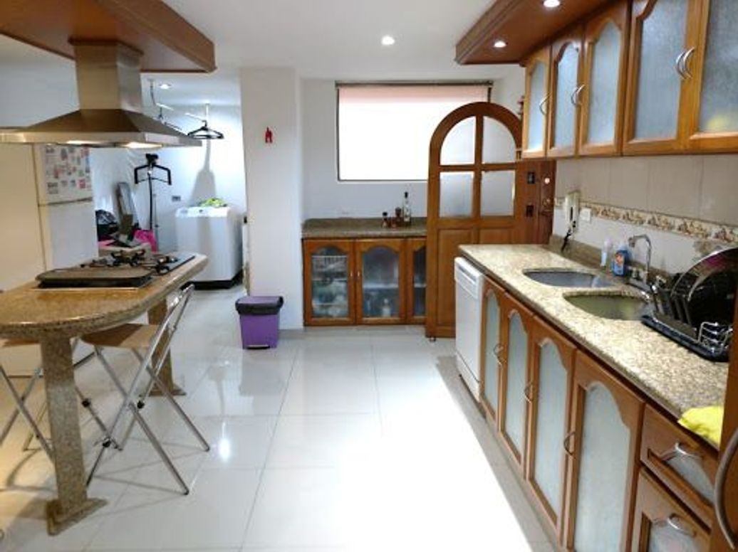 Apartamento de 1 alcoba en venta en Los Rosales, Bogotá, 132 m² · foto 6 de 13