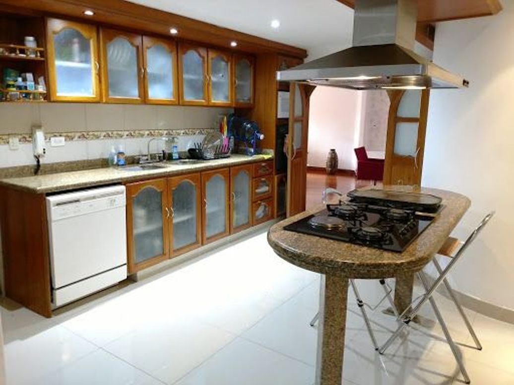 Apartamento de 1 alcoba en venta en Los Rosales, Bogotá, 132 m² · foto 5 de 13