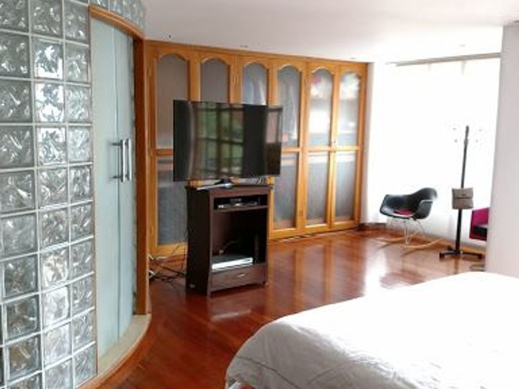 Apartamento de 1 alcoba en venta en Los Rosales, Bogotá, 132 m² · foto 11 de 13