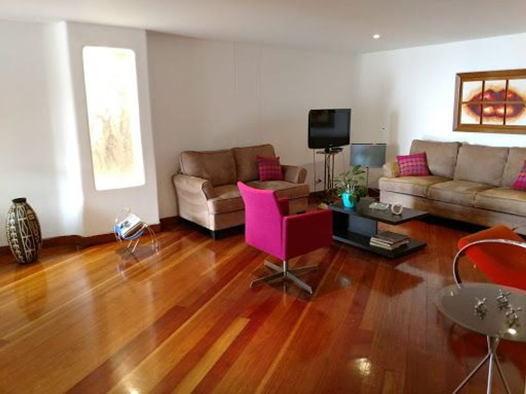 Apartamento de 1 alcoba en venta en Los Rosales, Bogotá, 132 m² · foto 2 de 13
