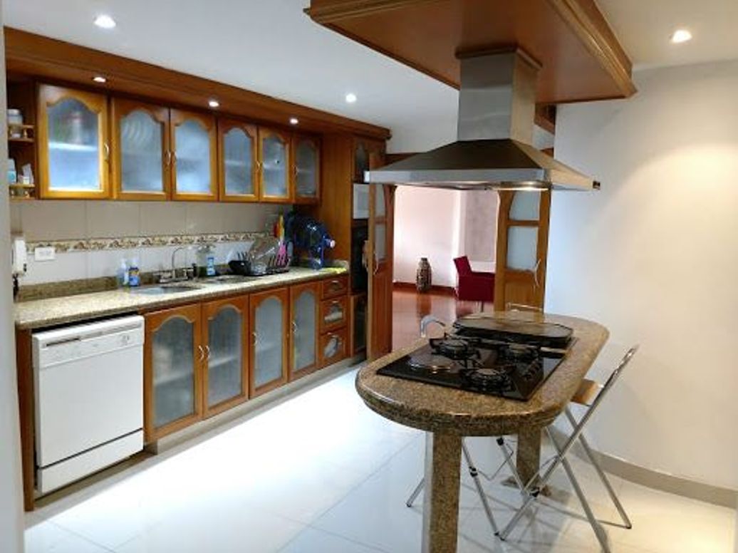 Apartamento de 1 alcoba en venta en Los Rosales, Bogotá, 132 m² · foto 7 de 13