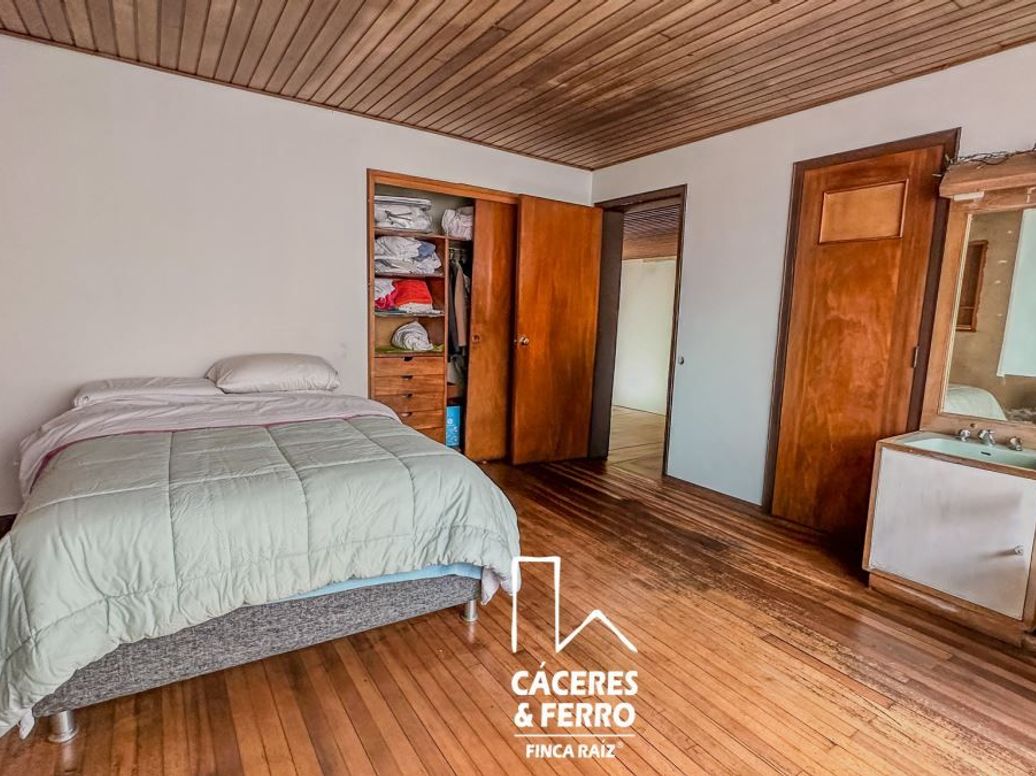 Casa de 6 alcobas en venta en La Soledad, Bogotá, 529 m² · foto 10 de 18