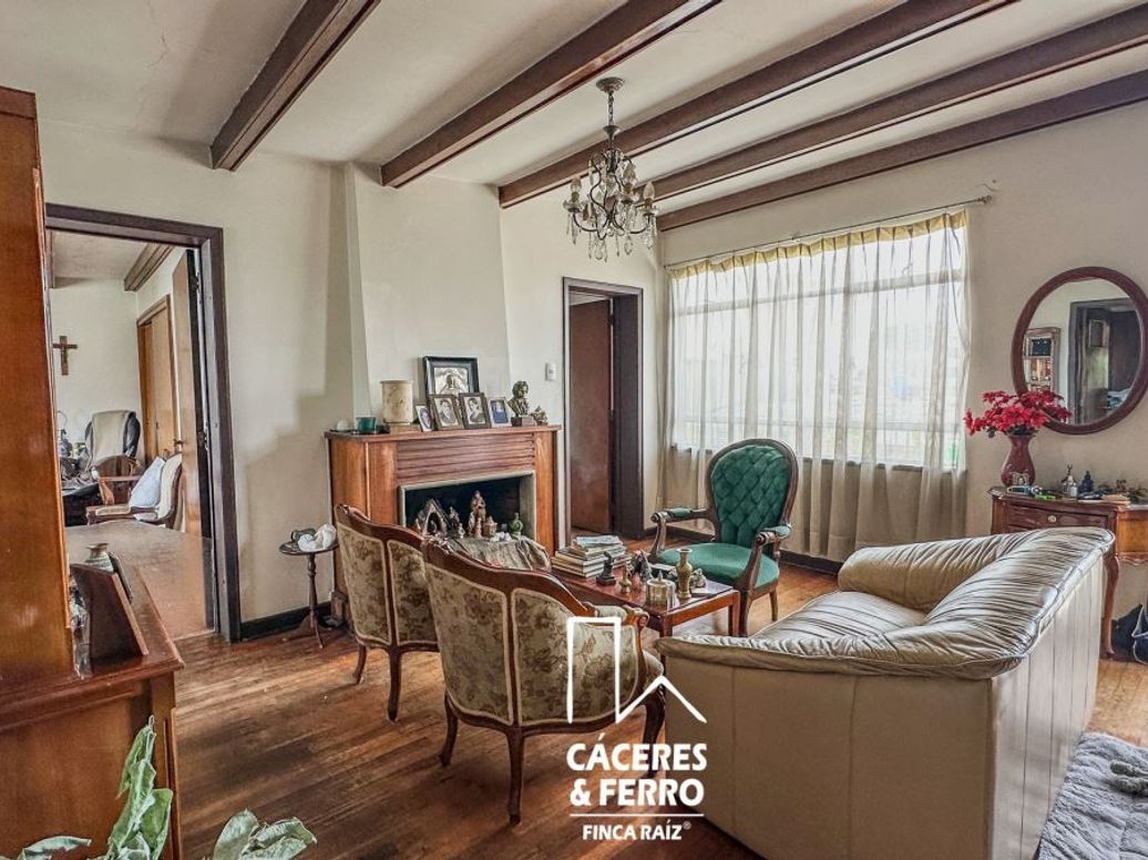 Casa de 6 alcobas en venta en La Soledad, Bogotá, 529 m² · foto 13 de 18