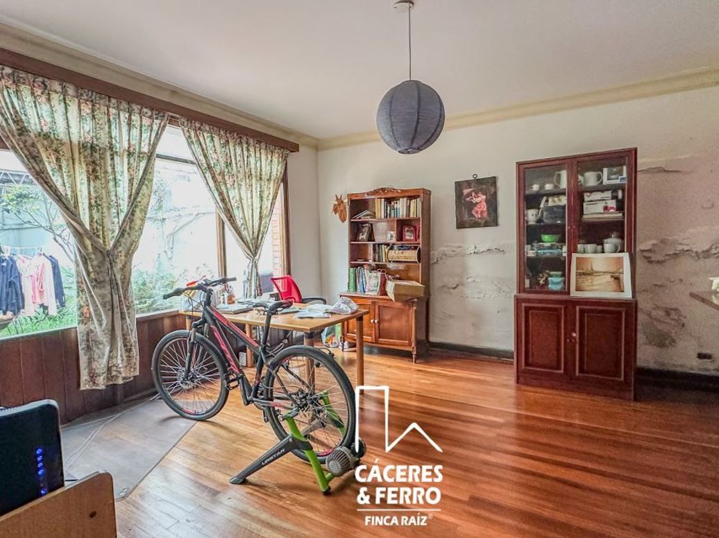 Casa de 6 alcobas en venta en La Soledad, Bogotá, 529 m² · foto 2 de 18