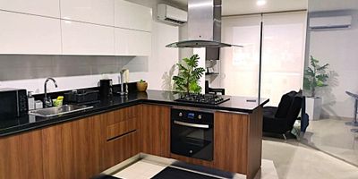 ¡Se Arrienda Espectacular Apartaestudio Amoblado en Altamira, Barranquilla!

Se ofrece en arriendo amplio y cómodo apartaestudio totalmente amoblado, ubicado en el exclusivo sector de Altamira, al norte de Barranquilla. La propiedad se encuentra en un edificio moderno que cuenta con excelentes zonas comunes, ideal para vivir con confort y tranquilidad.

Características del Apartaestudio:


 
 Espacios amplios, frescos y bien distribuidos
 
 
 Excelente iluminación natural y ventilación cruzada
 
 
 Modernos y elegantes acabados
 
 
 Vista privilegiada hacia la Cra 49C
 
 
 Fácil acceso y excelentes vías de transporte
 
 
 Ubicación estratégica, cerca de:

 
  
  Restaurantes
  
  
  Centros comerciales
  
  
  Universidades
  
  
  Centros empresariales
  
  
  Zonas residenciales
  
  
  Varias rutas de transporte público
  
 
 


Ideal para ejecutivos, estudiantes universitarios o personas que buscan comodidad y ubicación privilegiada.

¡Listo para habitar!

 Para más información o agendar una visita, contáctanos.
