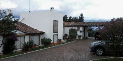 Finca de dos Fanegadas, agrícola y ganadera , con una casa construida de 220 mtrs, rodeada de naturaleza.