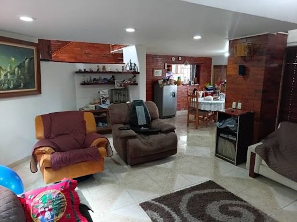 Casa de 4 alcobas en venta en Casa Blanca Suba, Bogotá, 1449 m² · foto 3 de 20