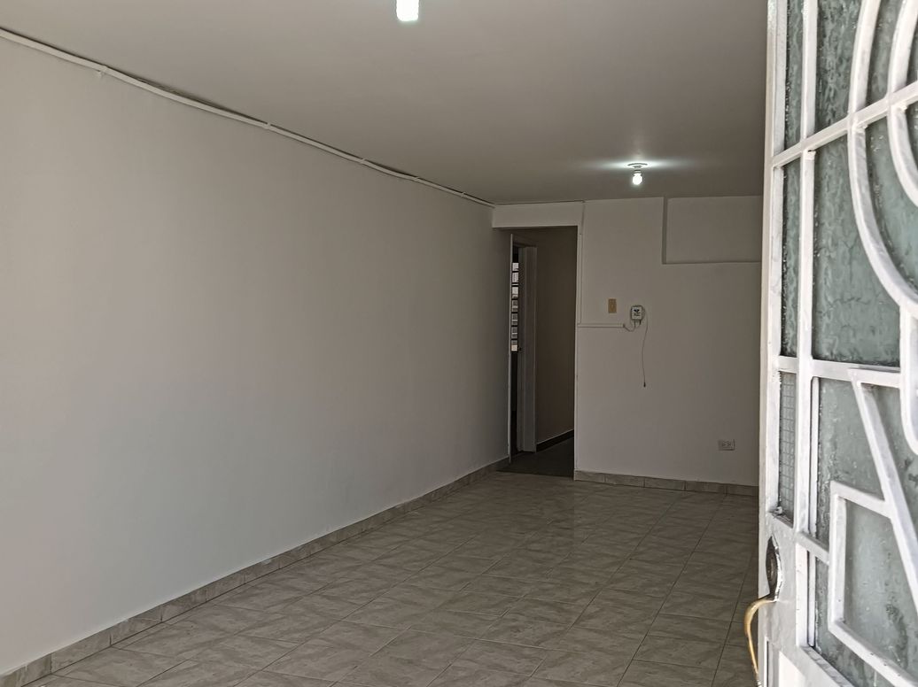 Casa de 6 alcobas en venta en Bellavista Occidental, Bogotá, 257 m² · foto 2 de 20