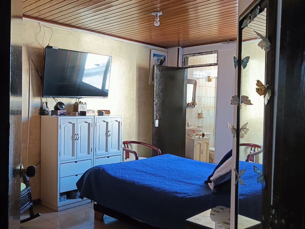 Casa de 6 alcobas en venta en Bellavista Occidental, Bogotá, 257 m² · foto 7 de 20