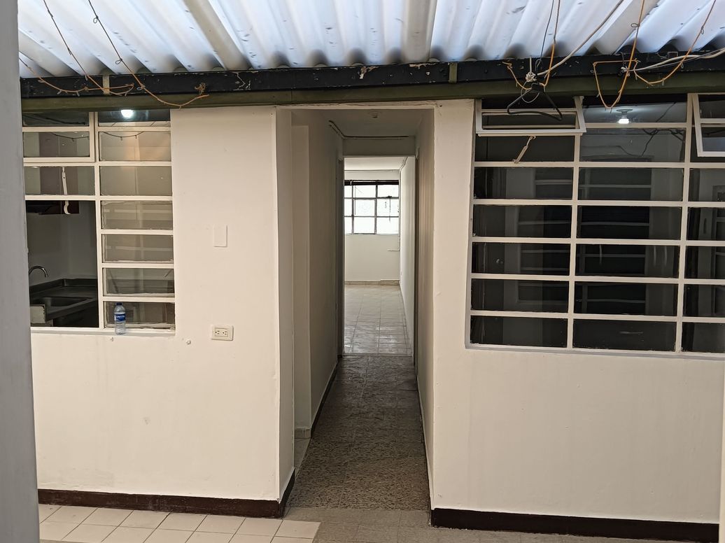 Casa de 6 alcobas en venta en Bellavista Occidental, Bogotá, 257 m² · foto 17 de 20