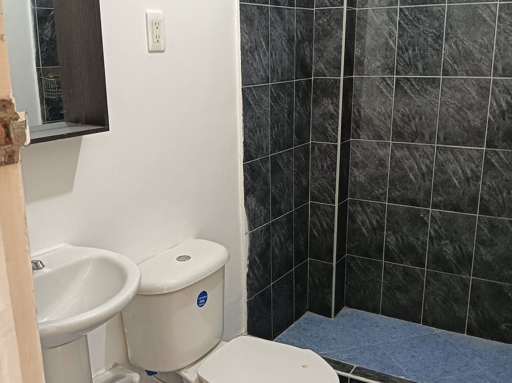 Casa de 6 alcobas en venta en Bellavista Occidental, Bogotá, 257 m² · foto 13 de 20