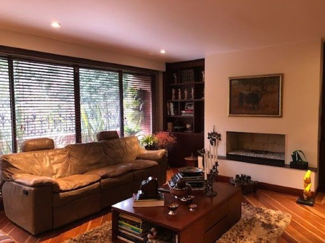 Apartamento de 3 alcobas en venta en El Retiro, Bogotá, 441 m² · foto 2 de 17