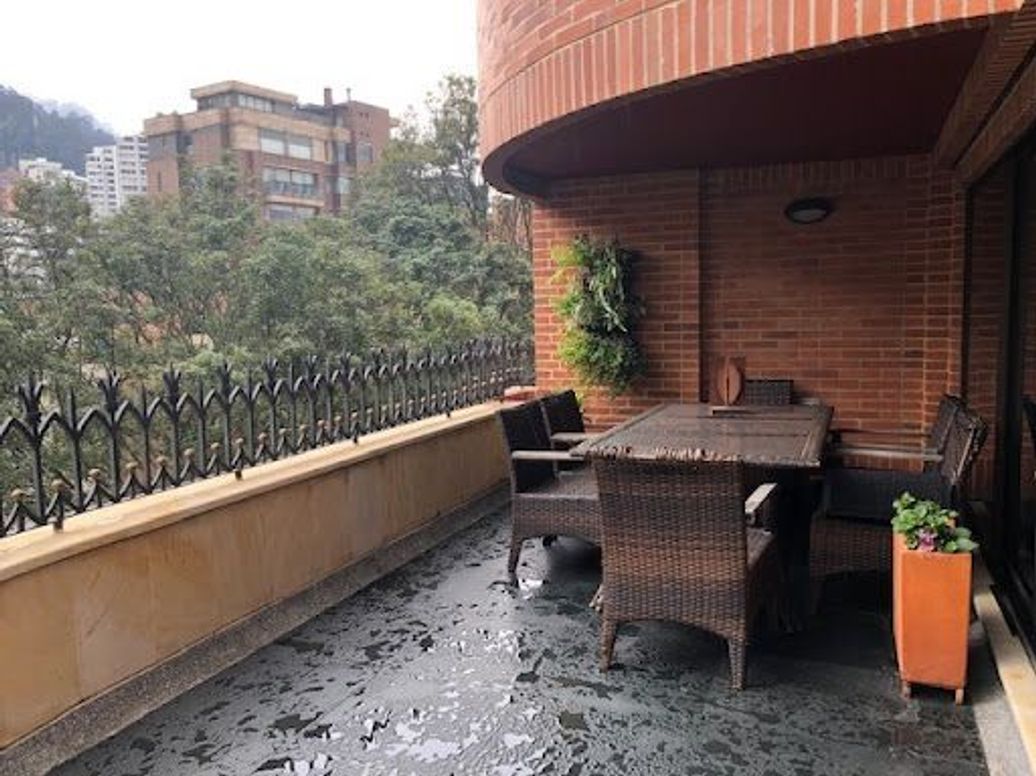 Apartamento de 3 alcobas en venta en El Retiro, Bogotá, 441 m² · foto 4 de 17