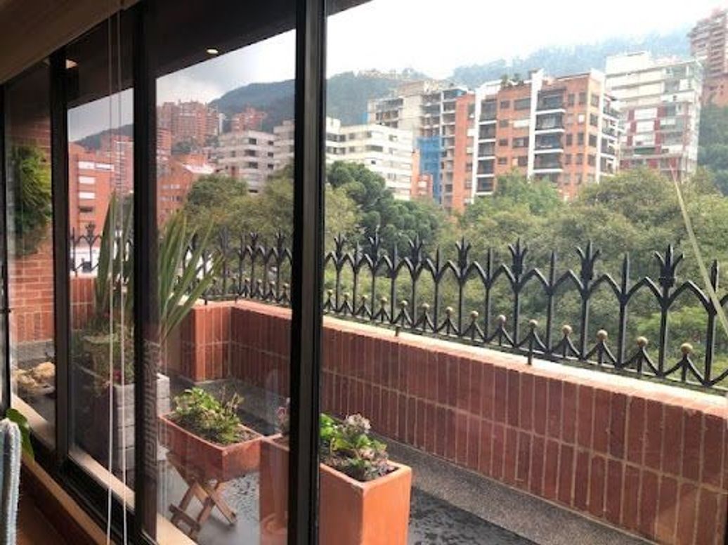 Apartamento de 3 alcobas en venta en El Retiro, Bogotá, 441 m² · foto 3 de 17