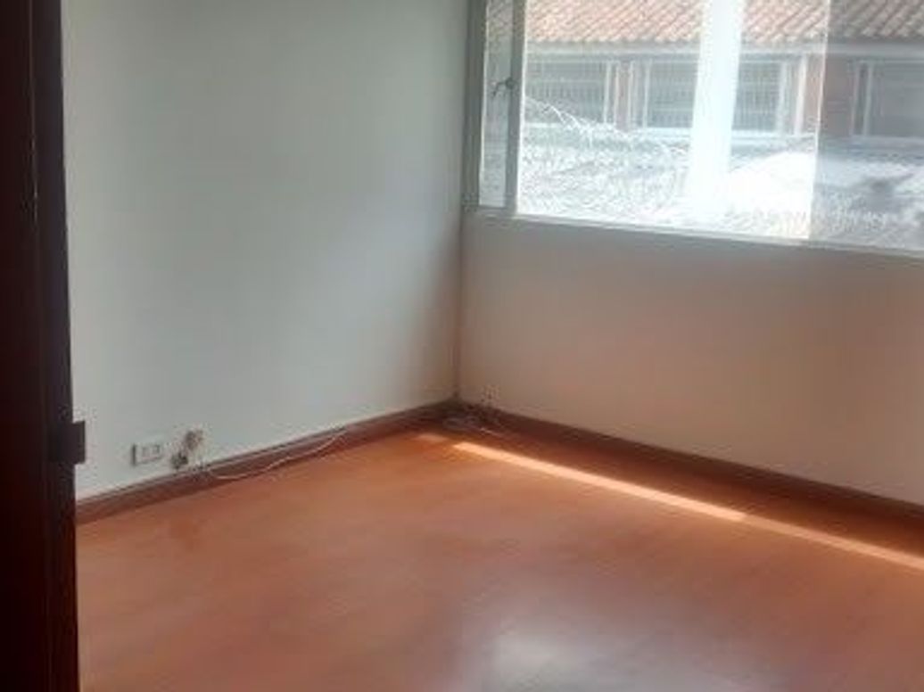 Casa de 4 alcobas en venta en Alhambra, Bogotá, 345 m² · foto 9 de 14