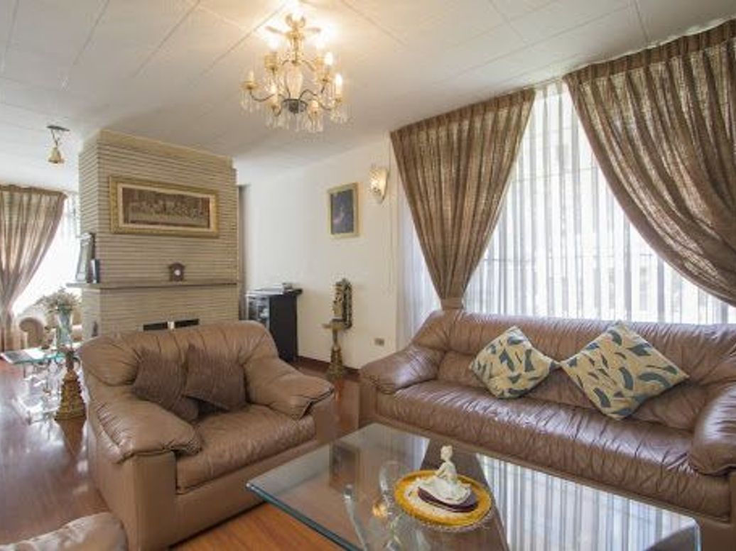 Casa de 4 alcobas en venta en Nicolas De Federman, Bogotá, 283 m² · foto 2 de 17