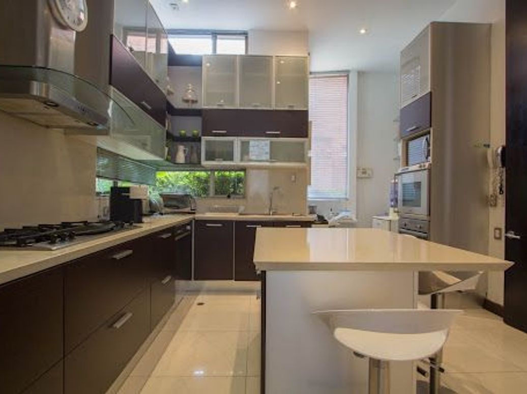 Casa de 3 alcobas en venta en Los Rosales, Bogotá, 479 m² · foto 10 de 20