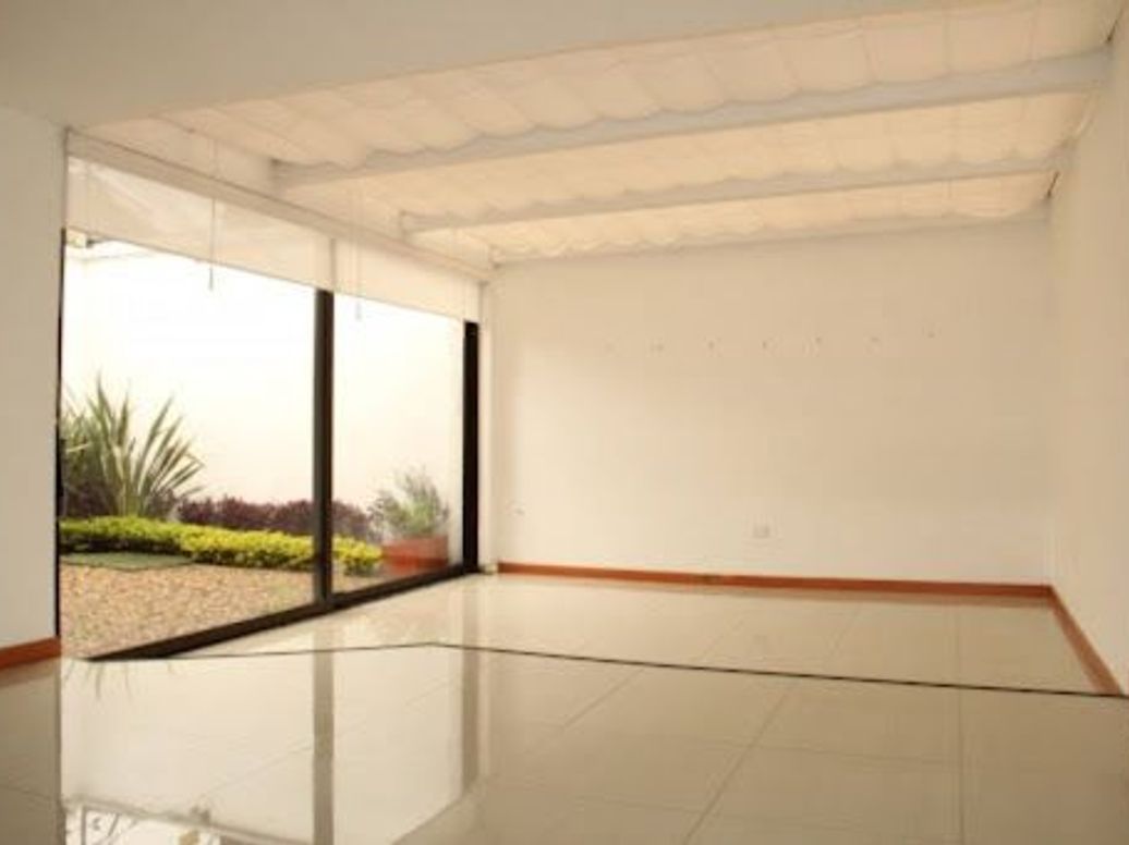 Casa de 3 alcobas en venta en Santa Ana Occidental, Bogotá, 550 m² · foto 9 de 13