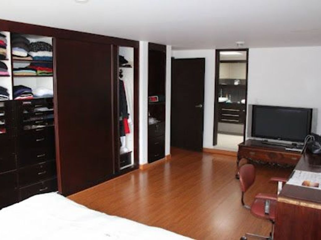 Casa de 3 alcobas en venta en Santa Ana Occidental, Bogotá, 550 m² · foto 2 de 13
