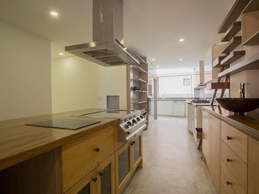 Apartamento de 3 alcobas en venta en La Cabrera, Bogotá, 304 m² · foto 2 de 20