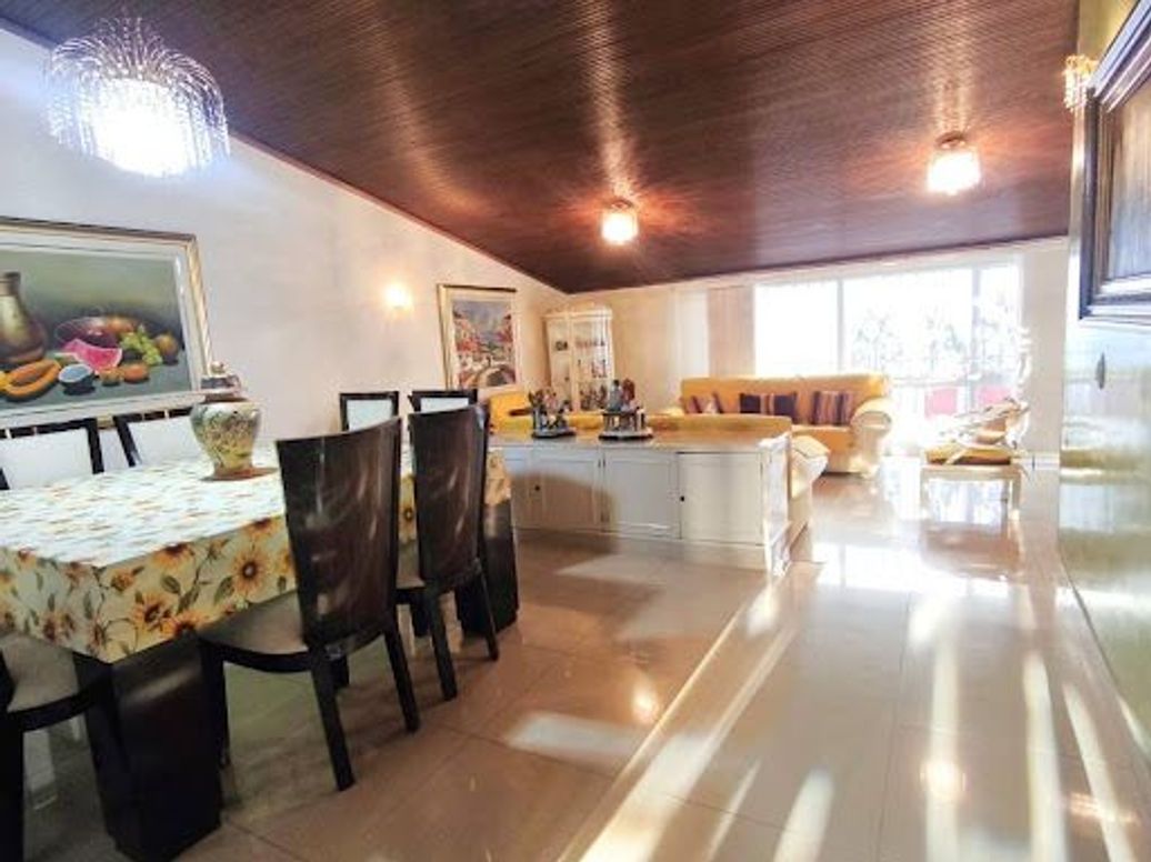Casa de 3 alcobas en venta en Malibu, Bogotá, 280 m² · foto 2 de 19