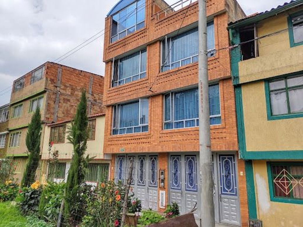 Casa de 4 alcobas en venta en Florida Blanca, Bogotá, 168 m² · foto 2 de 20