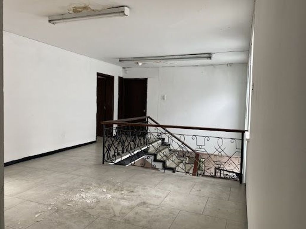 Casa de 6 alcobas en venta en Quinta Camacho, Bogotá, 734 m² · foto 3 de 20