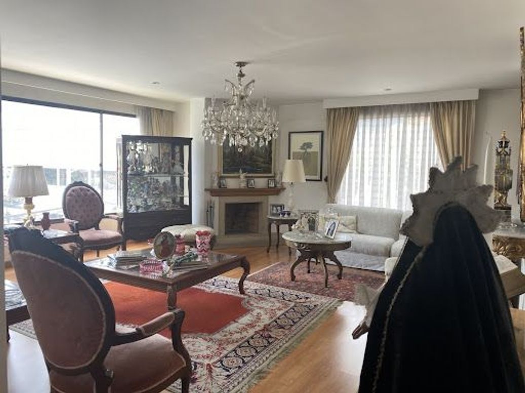 Apartamento de 3 alcobas en venta en Santa Barbara Occidental, Bogotá, 188 m² · foto 3 de 20