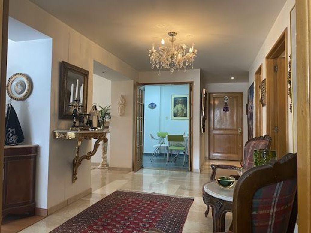 Apartamento de 3 alcobas en venta en Santa Barbara Occidental, Bogotá, 188 m² · foto 5 de 20