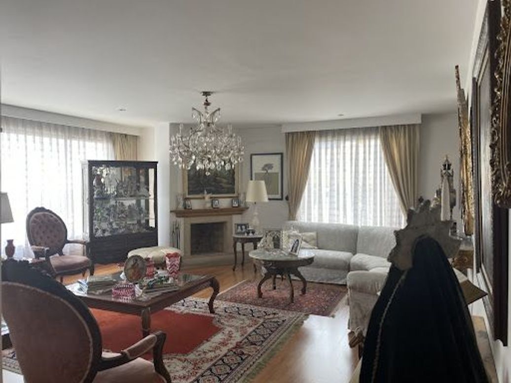 Apartamento de 3 alcobas en venta en Santa Barbara Occidental, Bogotá, 188 m² · foto 2 de 20