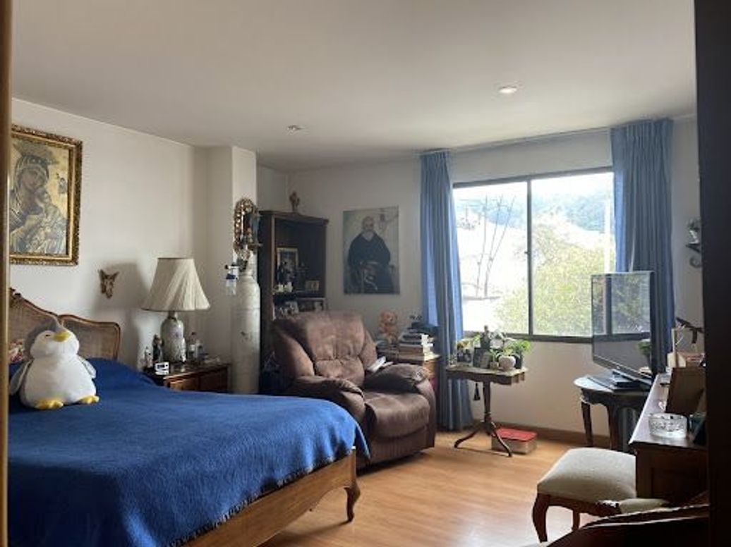 Apartamento de 3 alcobas en venta en Santa Barbara Occidental, Bogotá, 188 m² · foto 9 de 20