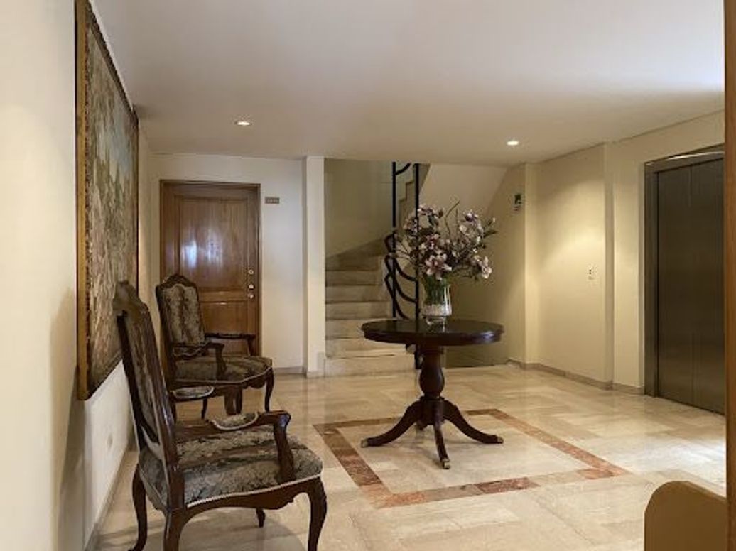 Apartamento de 3 alcobas en venta en Santa Barbara Occidental, Bogotá, 188 m² · foto 18 de 20