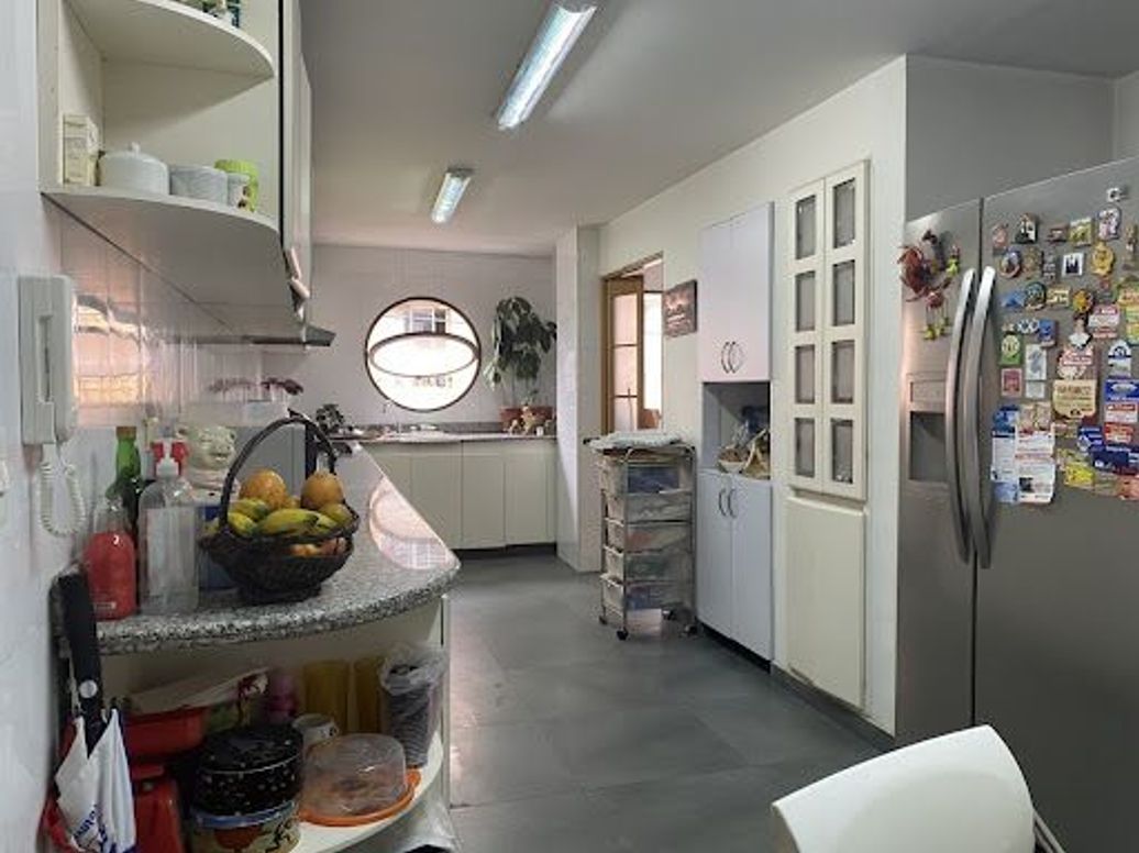 Apartamento de 3 alcobas en venta en Santa Barbara Occidental, Bogotá, 188 m² · foto 14 de 20