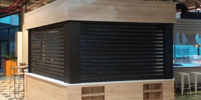 GRAN OPORTUNIDAD DE INVERSION. Excelente local RENTANDO, ubicado, con uso para prendas de vestir, calzado, bolsos, morrales y accesorios en general.