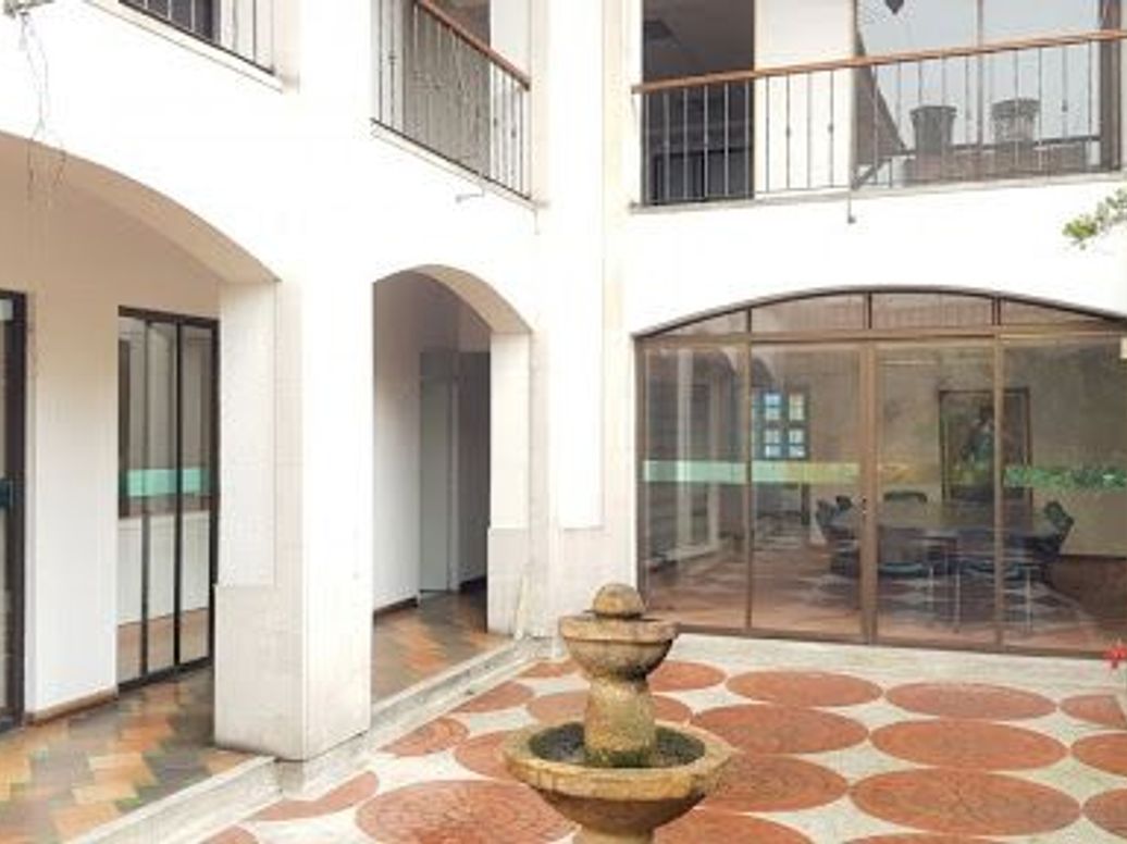 Casa de 11 alcobas en venta en Teusaquillo, Bogotá, 452 m² · foto 12 de 20