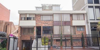 Gran oportunidad de inversión, Inmueble remodelado en 2012. Catorce Parqueaderos, Diez y seis Baños. El Edificio cuenta con el Registro Nacional de Turismo y Fontur, reservas y hospedaje a través de Airbnb, Booking y Expedia,