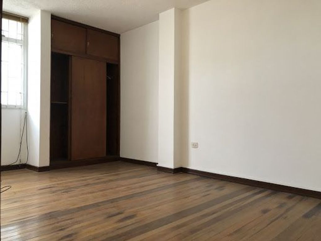 Casa de 3 alcobas en venta en Santa Bibiana, Bogotá, 323 m² · foto 9 de 20