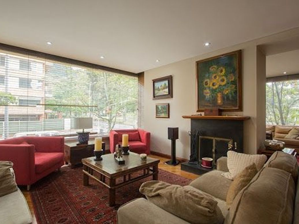 Apartamento de 3 alcobas en venta en Chico, Bogotá, 262 m² · foto 2 de 20