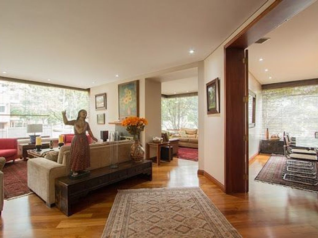 Apartamento de 3 alcobas en venta en Chico, Bogotá, 262 m² · foto 8 de 20