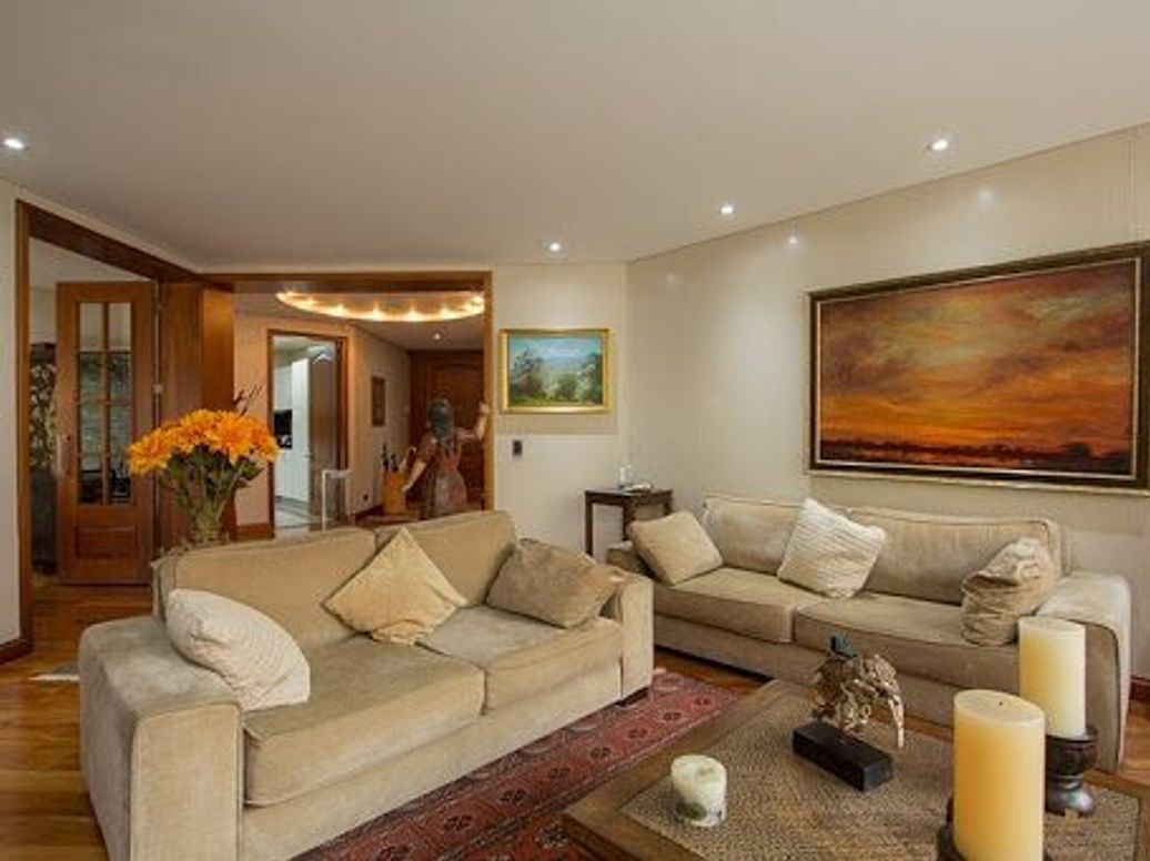 Apartamento de 3 alcobas en venta en Chico, Bogotá, 262 m² · foto 4 de 20
