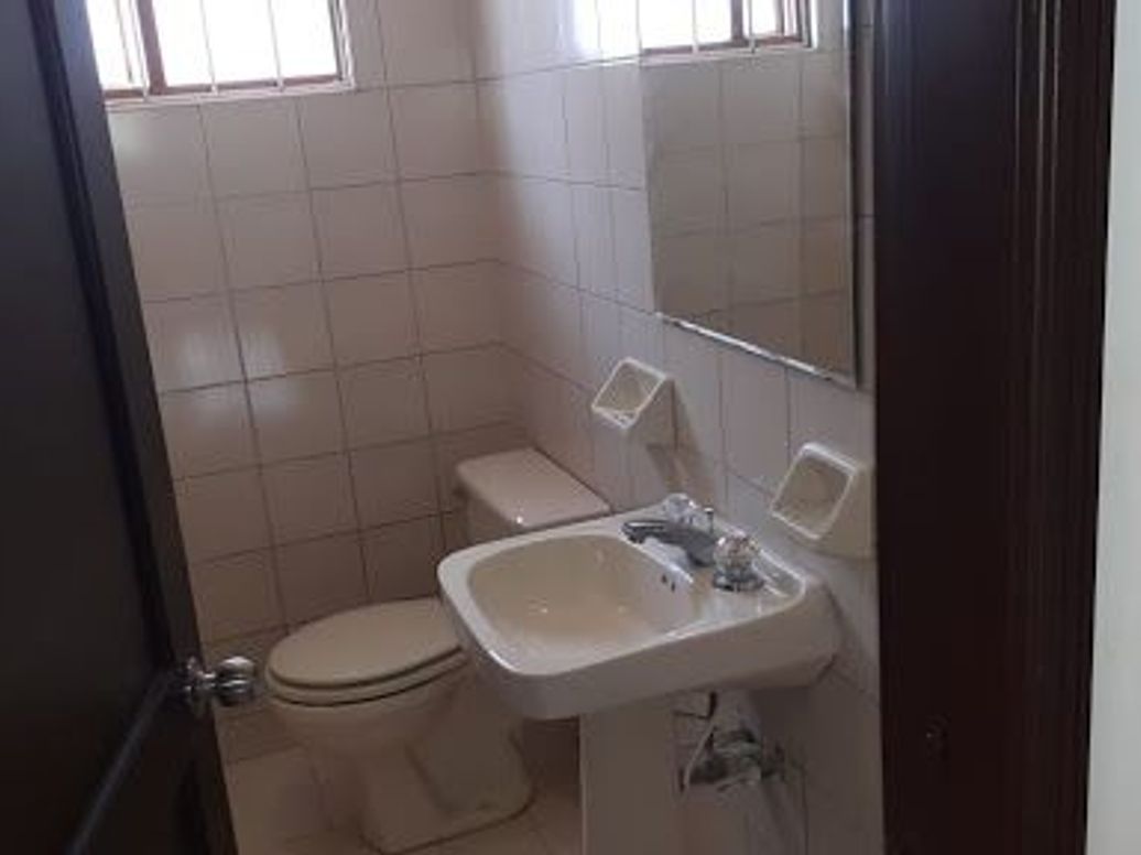 Casa de 4 alcobas en venta en Santa Barbara, Bogotá, 380 m² · foto 7 de 8