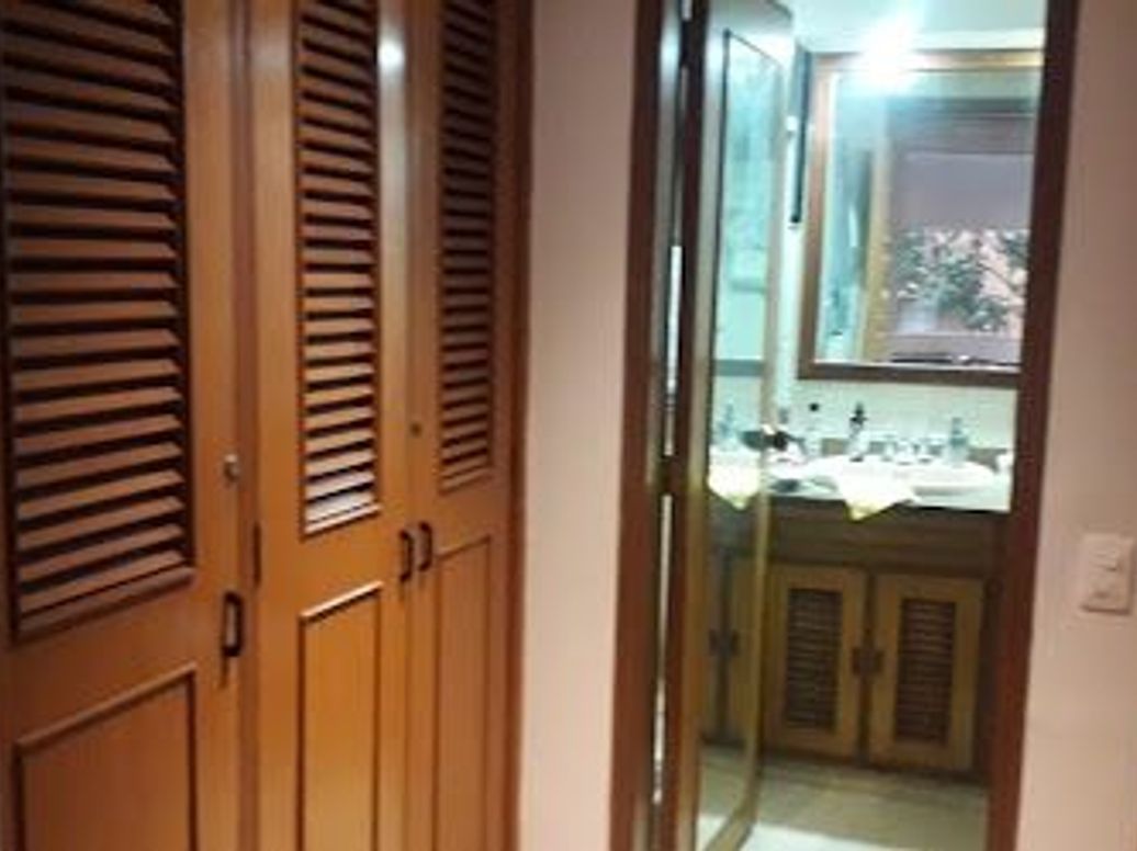Apartamento de 3 alcobas en venta en Santa Barbara, Bogotá, 133 m² · foto 9 de 14