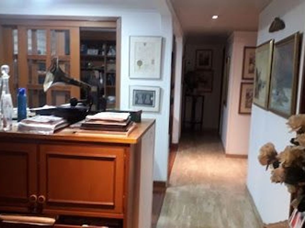 Apartamento de 3 alcobas en venta en Santa Barbara, Bogotá, 133 m² · foto 2 de 14
