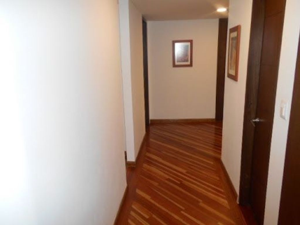 Apartamento de 3 alcobas en venta en Chico, Bogotá, 143 m² · foto 5 de 17