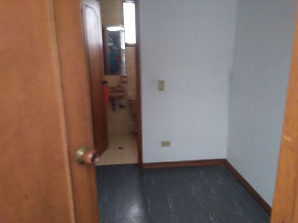Casa de 4 alcobas en venta en Cedro Golf, Bogotá, 294 m² · foto 13 de 20