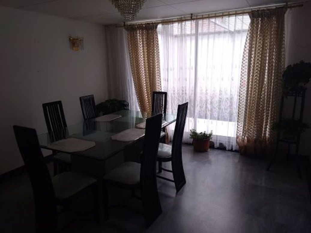 Casa de 4 alcobas en venta en Cedro Golf, Bogotá, 294 m² · foto 2 de 20