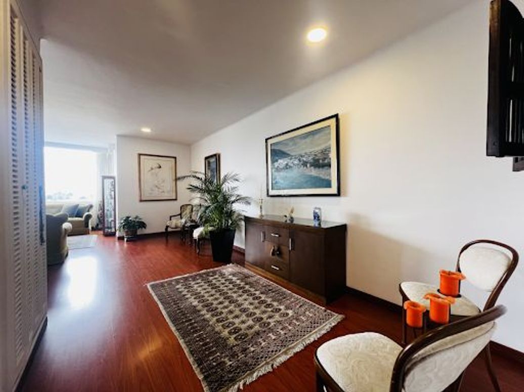 Apartamento de 3 alcobas en venta en Puente Largo, Bogotá, 208 m² · foto 2 de 20