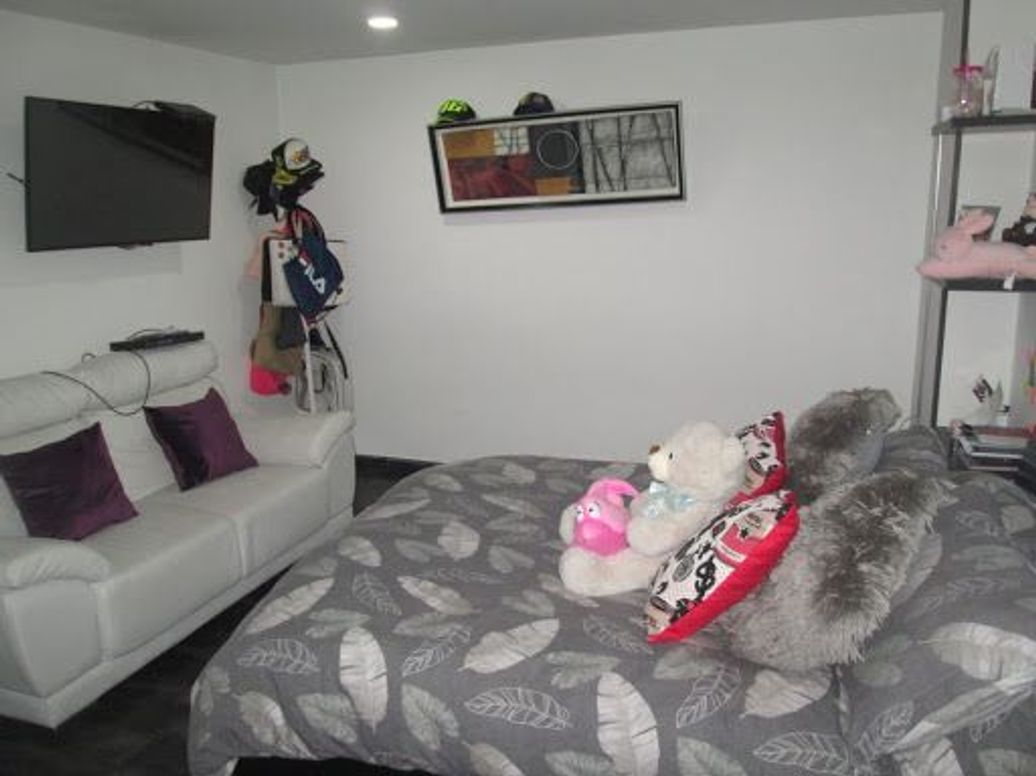 Casa de 14 alcobas en venta en Santa Isabel, Bogotá, 266 m² · foto 12 de 17