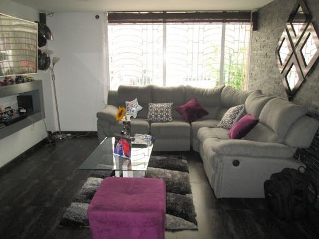 Casa de 14 alcobas en venta en Santa Isabel, Bogotá, 266 m² · foto 2 de 17
