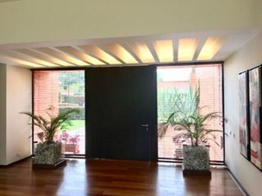 Casa de 6 alcobas en venta en Guaymaral, Bogotá, 390 m² · foto 3 de 10